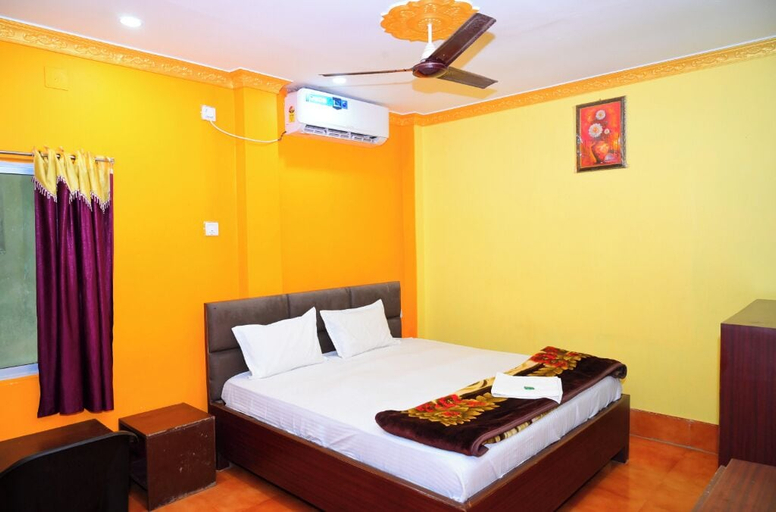 Bedroom 2, DhamStay Hotel Sahoo Palace Near Beach, Puri