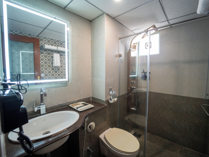 Bathroom 5, Hotel Pravasa Stay, Vadodara