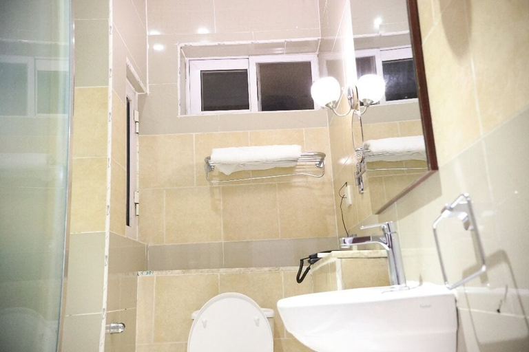 Bathroom 3, Bolton White Residence, AbujaMun