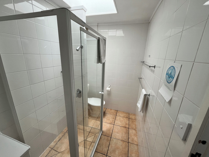 Bathroom 3, Marlin Court Motel, Far North