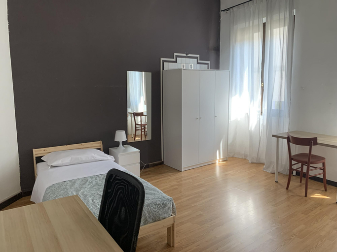 Room 3, Faenza 79 Apartment in Firenze, Florence
