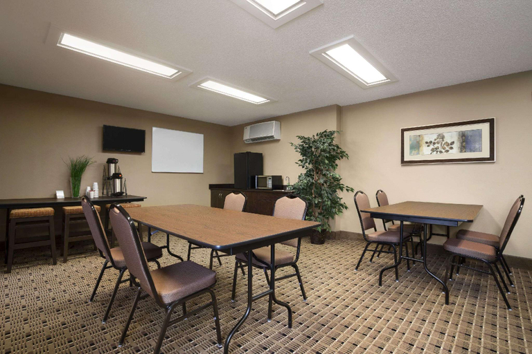 Business Facilities, Microtel by Wyndham Cedar Rapids/Marion, Linn