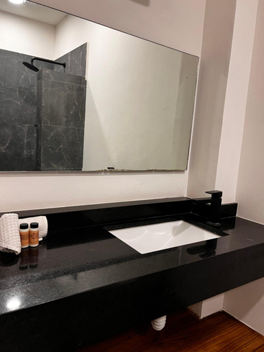 Bathroom 3, Hotel Palmeras, Compostela