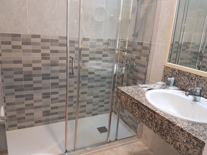 Bathroom 4, Hotel Celimar, Barcelona