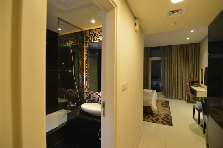 Bathroom, Stunning Studio Dubai with Infinity Pool and Canal View, Dubai