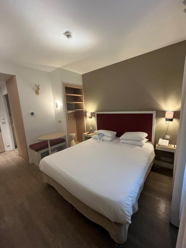 Bedroom 2, Kyriad Paris 18 - Porte de Clignancourt - Montmartre, Paris