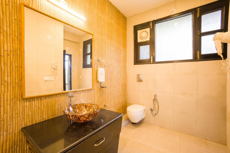 Bathroom 2, Winnies Holiday Resort & Spa, Solan
