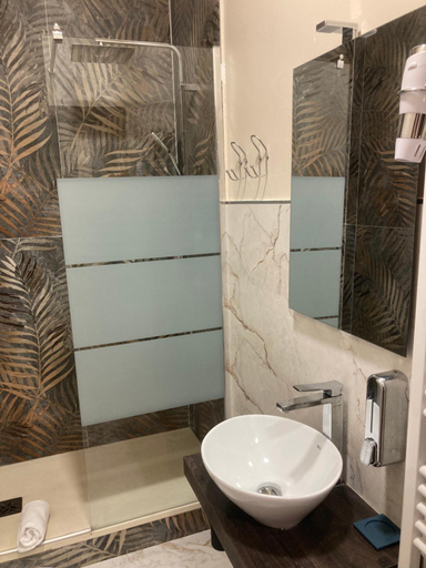 Bathroom 3, Brignole Rooms, Genova