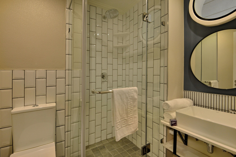 Bathroom 5, Road Lodge N1 City, City of Cape Town