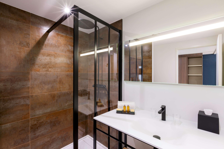 Bathroom 4, Best Western Premier Le Domaine de Montjoie, Haute-Garonne