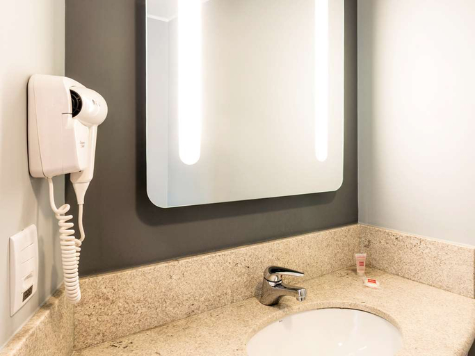 Bathroom 5, Ibis Rio Porto Atlantico, Rio de Janeiro