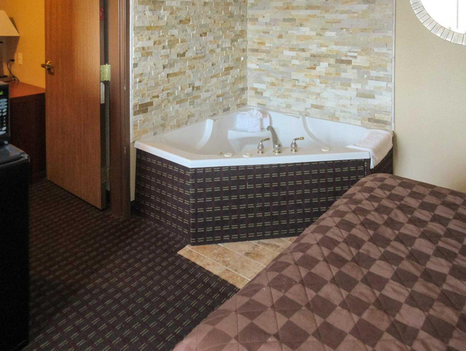 Bathroom 4, Rodeway Inn Rapid City North, Pennington