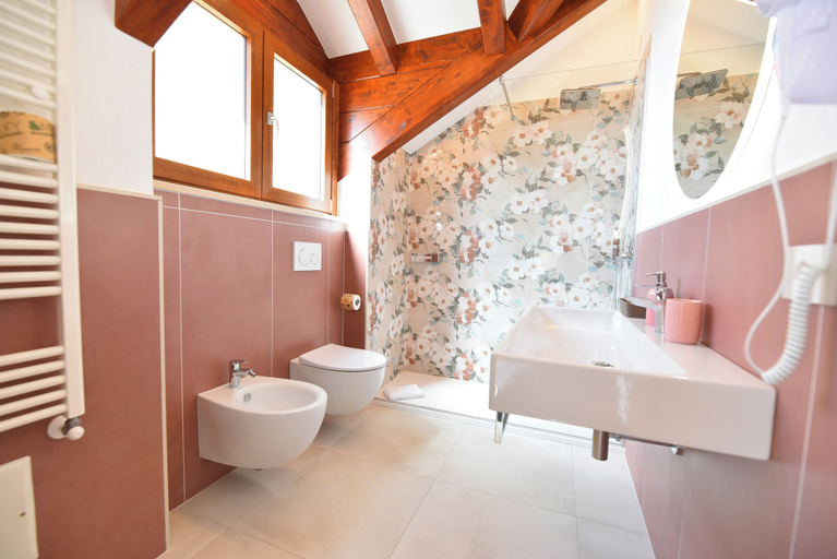 Bathroom 5, CASA MILLY, Napoli