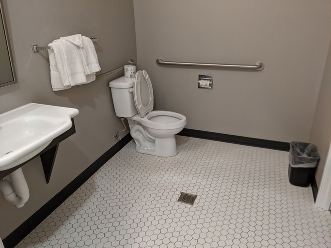 Bathroom 4, Motel 6 North Platte, NE - East, Lincoln