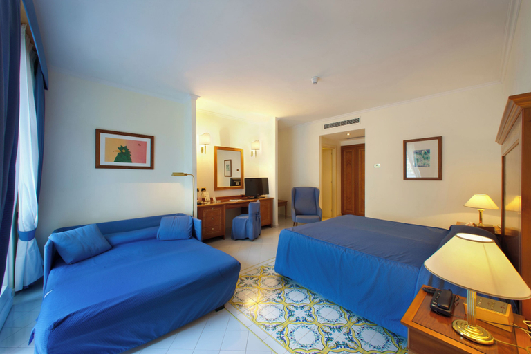 Bedroom 4, Continental, Napoli