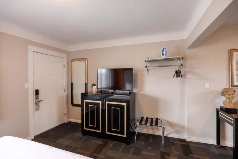 Bedroom 3, Hotel Royal Oak, Oakland