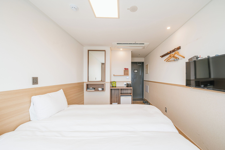 Bedroom 13