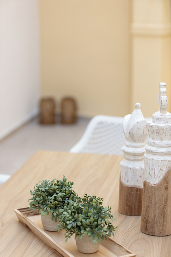 Food & Drinks, Aria's Apartment, Crete