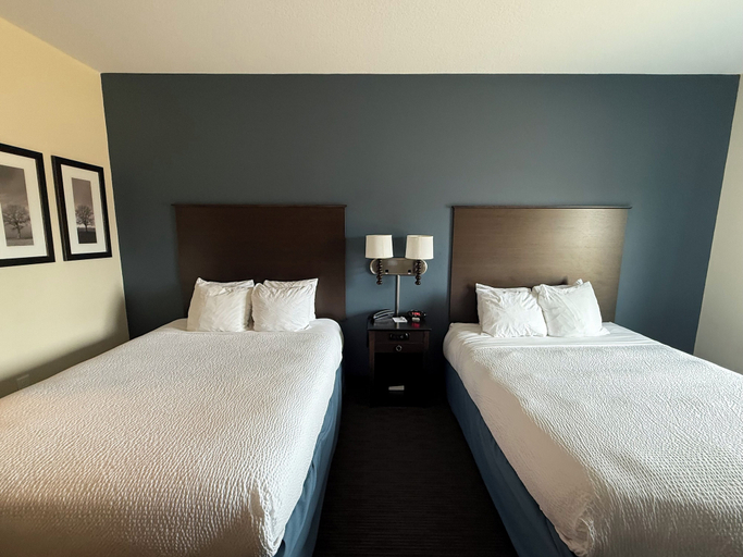 Bedroom 4, AmericInn by Wyndham Windom, Cottonwood