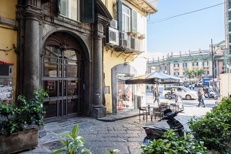 Room 5, Vico Mastellone in Napoli, Napoli