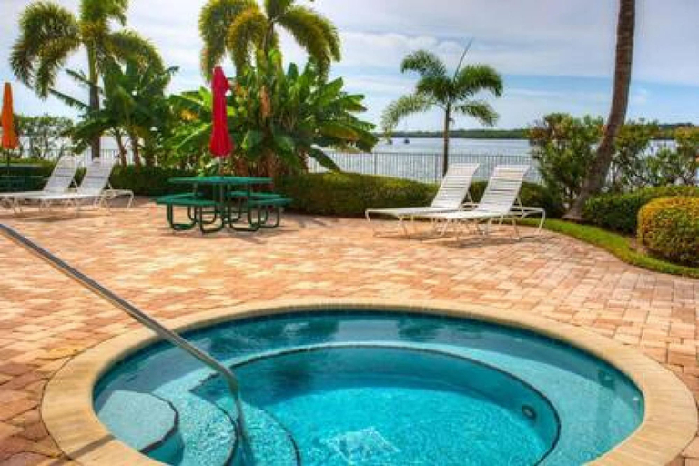 Room 5, The Bayview a Quaint 1 1 Balcony on the bay, Pinellas