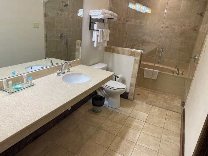 Bathroom 3, Sundance Club Resort and Spa, Palo Pinto