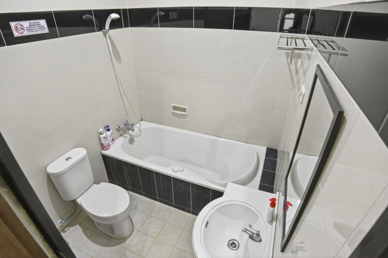 Bathroom 3, Shafira House 3BR Homestay, Sleman