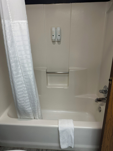 Bathroom 4, Quality Inn Hillsboro, Hill