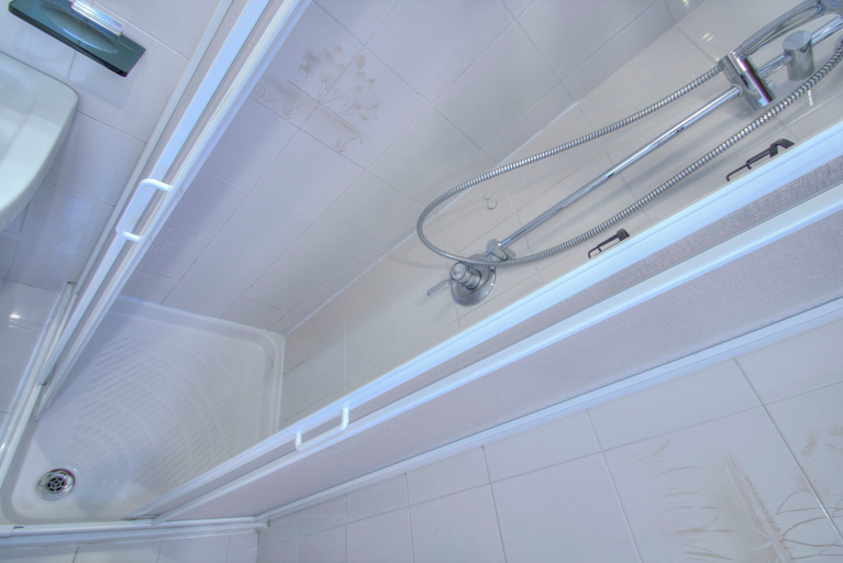 Bathroom 3, Cross Canal Set, Venezia