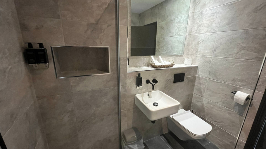 Bathroom 3, Marine Hotel Ballycastle, Causeway Coast and Glens