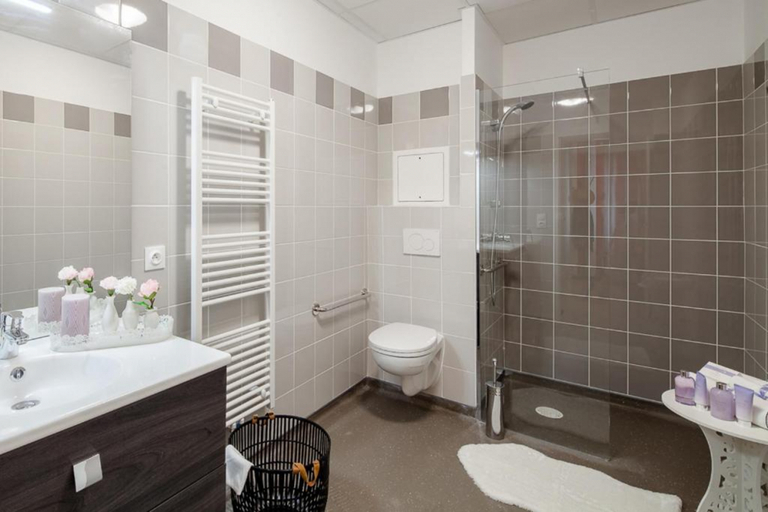 Bathroom 5, Zenao Appart'hôtels Suresnes, Hauts-de-Seine