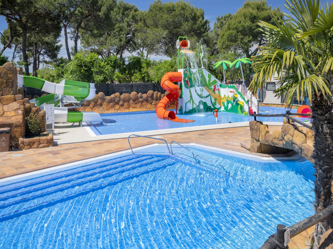 Sport & Beauty 5, Chalet in Blanes near the Beach Pool, Girona