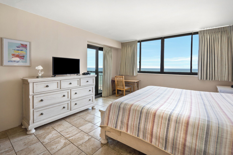 Bedroom 2, Shoreham Towers 7B, Horry