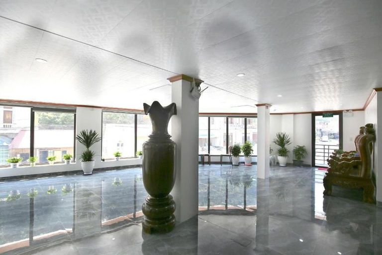 Others 4, Tien Dat Hotel, Mèo Vạc