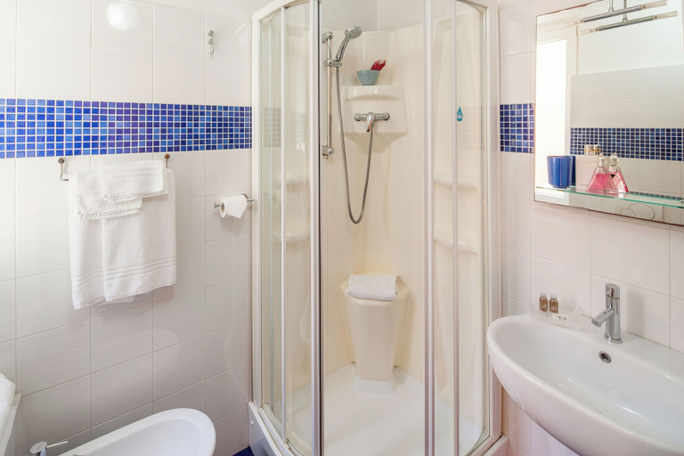Bathroom 4, Albergo la Piazzetta, Genova