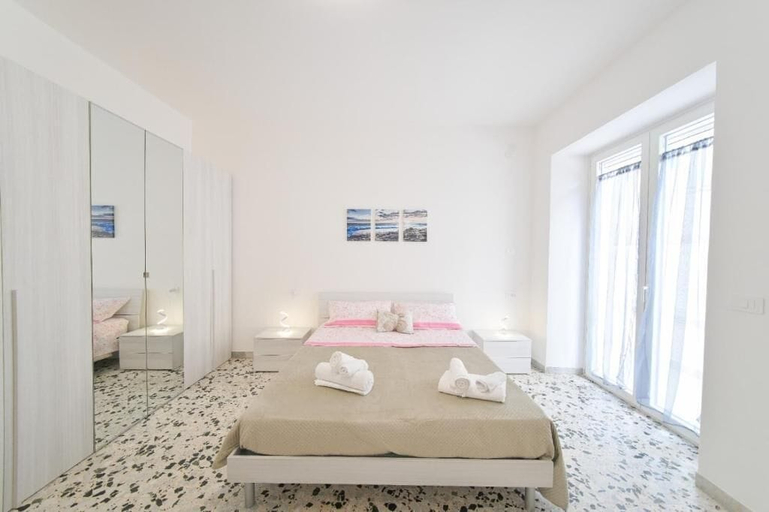 Others 5, Casa Lulù, Napoli