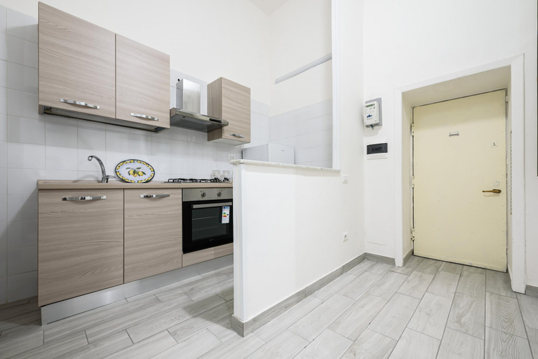 Room 4, Vico Mastellone in Napoli, Napoli