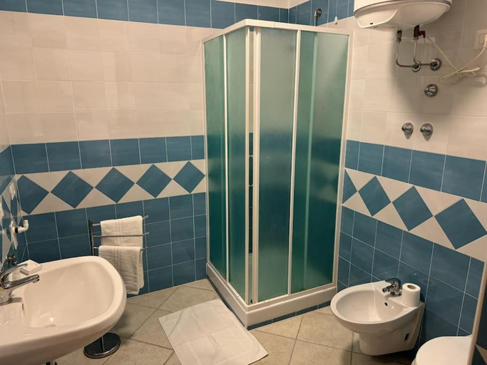 Bathroom 3, Appartamento Don Guido, Salerno