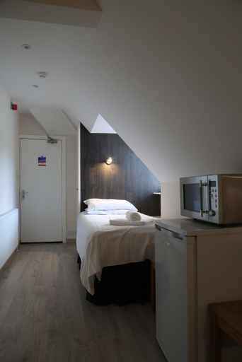 Bedroom 2, Debden Guest House, London