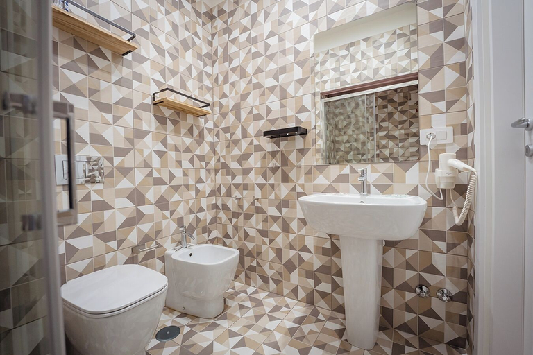 Bathroom 5, P.C. BOUTIQUE MEDINA H. CENTRO by ClaPa Group Dislocated Hospitality, Napoli