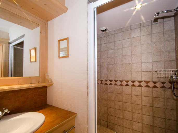Bathroom 3, Apartment in Chamonix-Mont-Blanc with balcony, Haute-Savoie