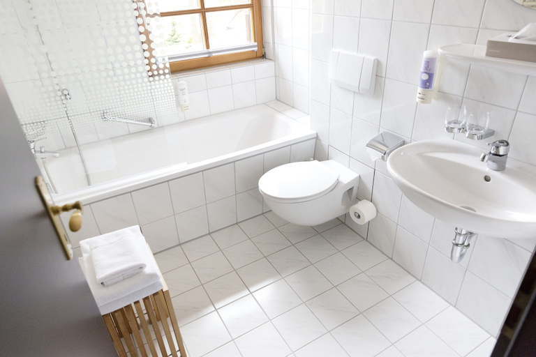 Bathroom 5, Der Hirschen, Breisgau-Hochschwarzwald