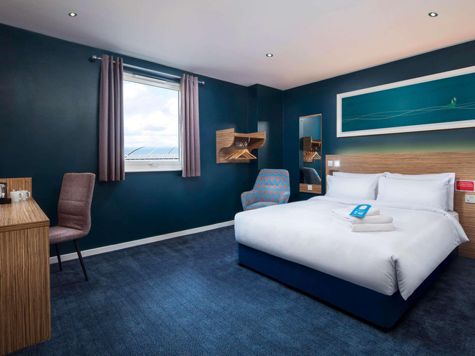 Bedroom 3, Travelodge Woking Central, Surrey