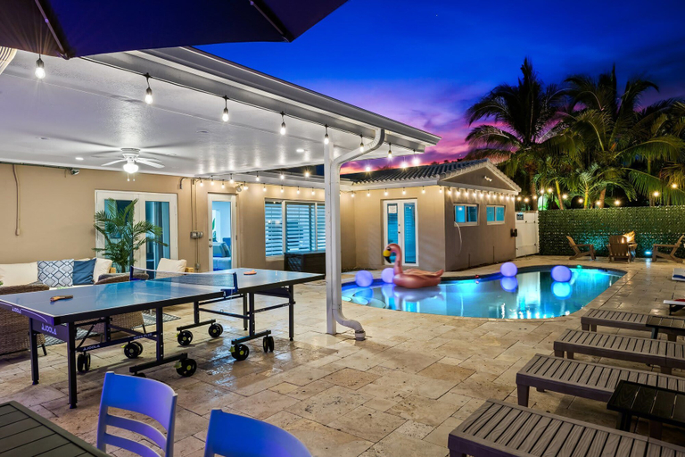 Primary image, 6 BR With Heated Pool Close to Beach, Broward