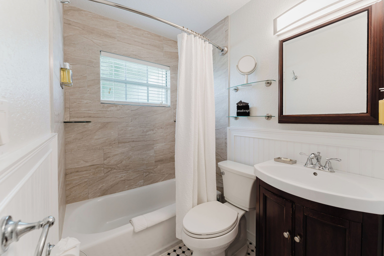 Bathroom 4, Nola Apartment, Palm Beach