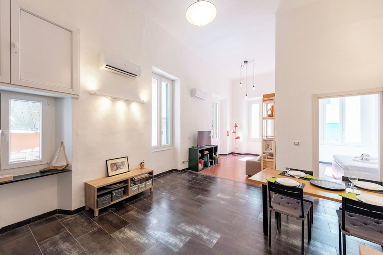 Others 3, Excellent 2-bed flat in Genoa's Old Town, Genova