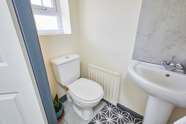 Room 5, Host Stay Venture Park Villas, Northamptonshire
