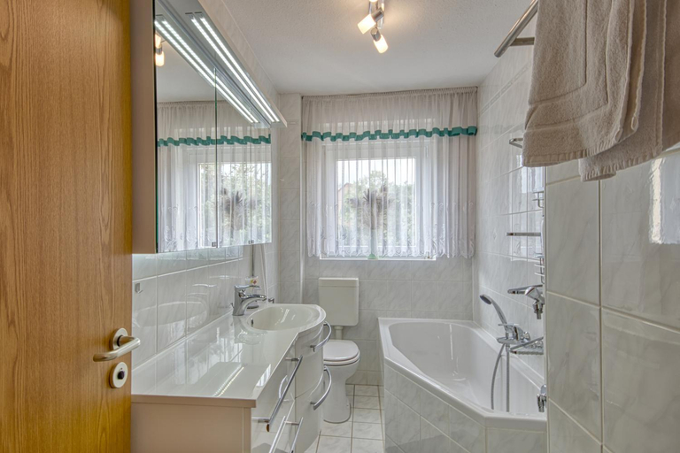 Bathroom, Schulze-Delitzsch Apartment fur bis zu 6 Gaste, Nordsachsen