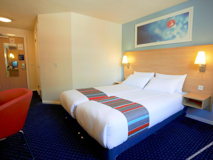 Bedroom 2, Travelodge Lincoln Thorpe on the Hill, Lincolnshire