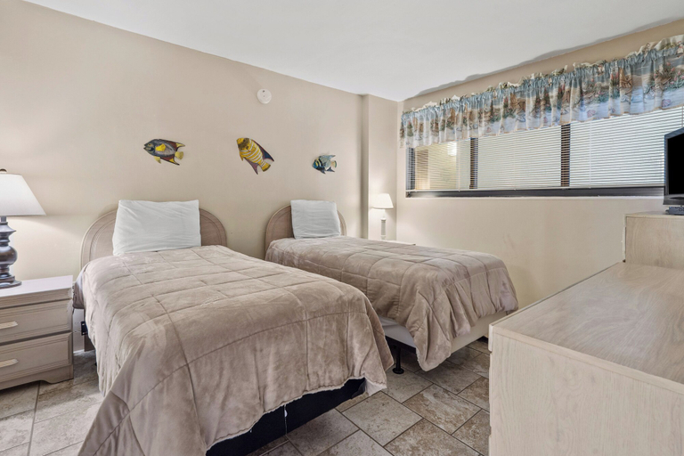 Bedroom 2, Shoreham Towers 7B, Horry